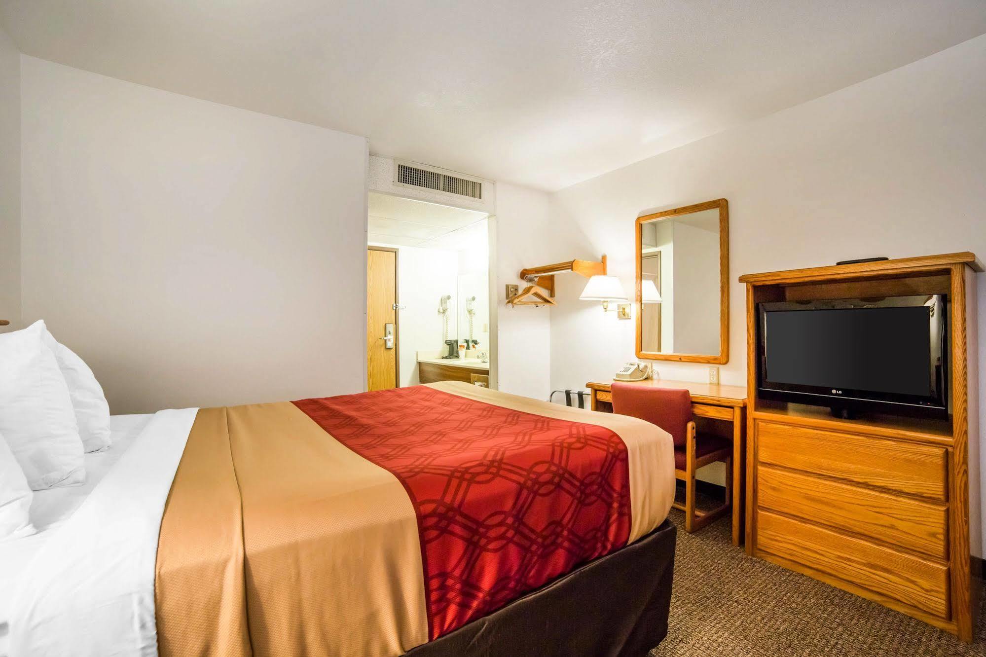 Baymont By Wyndham Missoula Villa Exterior photo